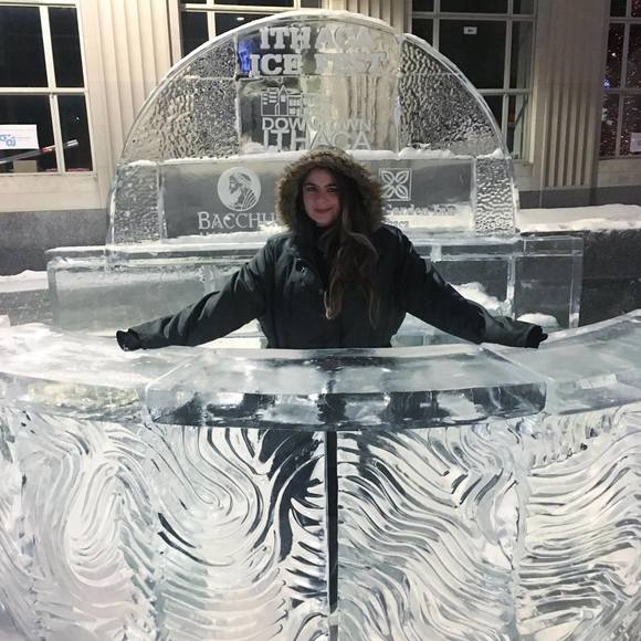 Meet your Posher, Emily - Picture 5 of 7